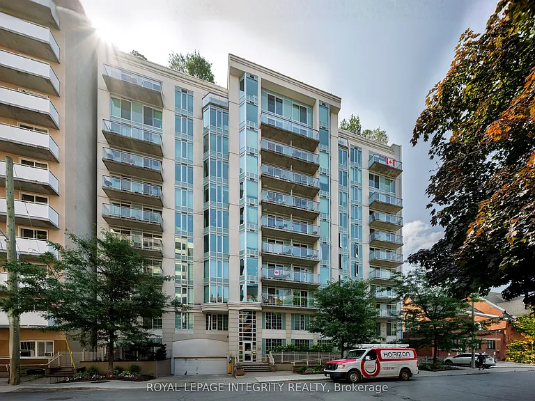 138 Somerset St W #203 — Photo 1
