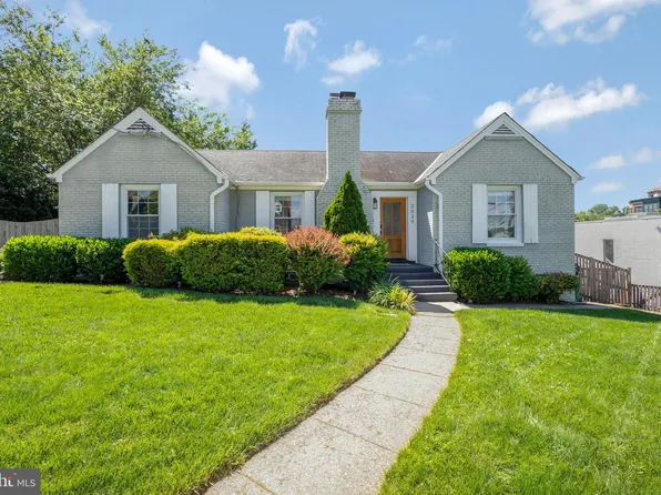 2020 N Lincoln St, Arlington, VA 22207