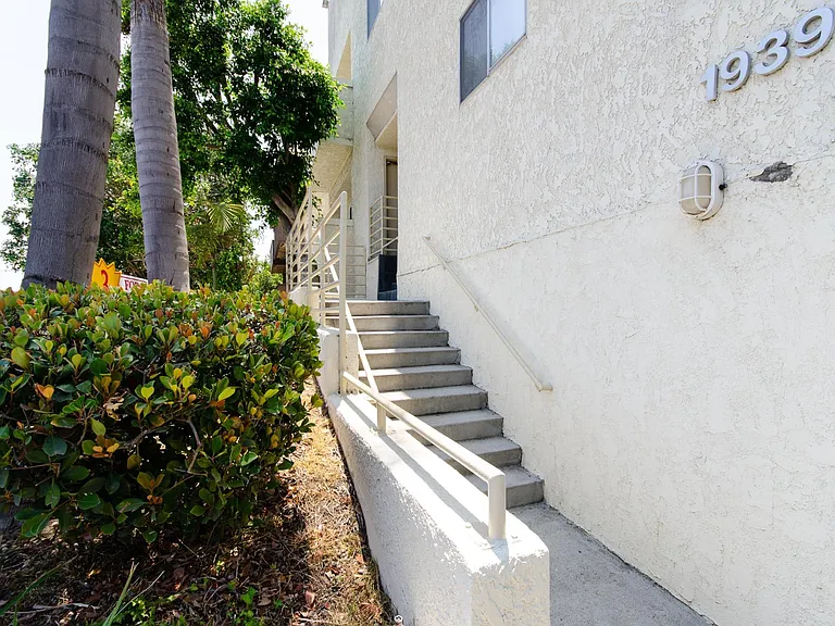 1939 Beloit Ave #203 — Photo 4