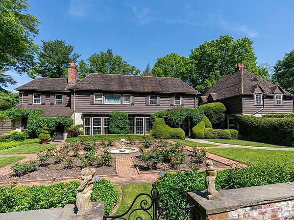 3rd image of 285 Piping Rock Road