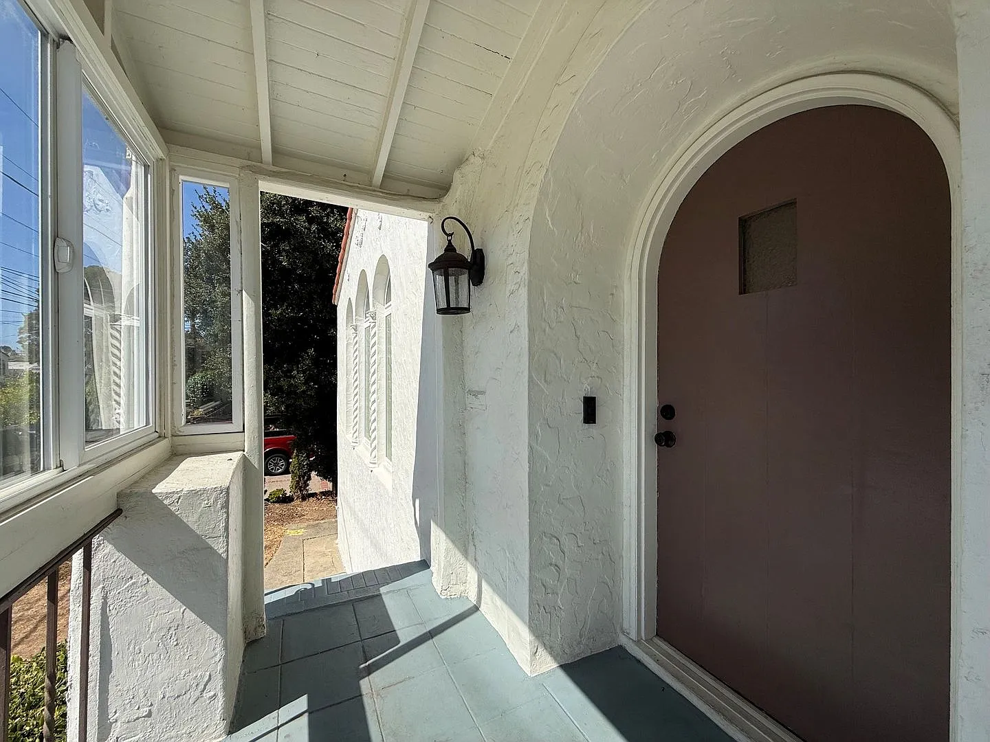 Bordered Burlingame — Photo 2