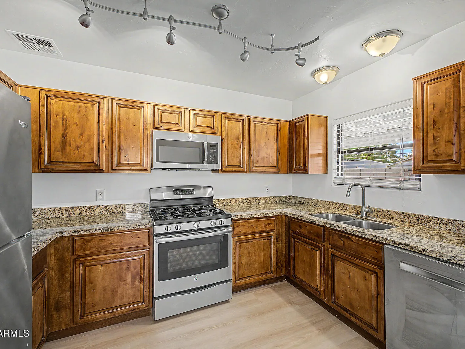 2 bed, 965 sqft, $1,950 — Photo 4