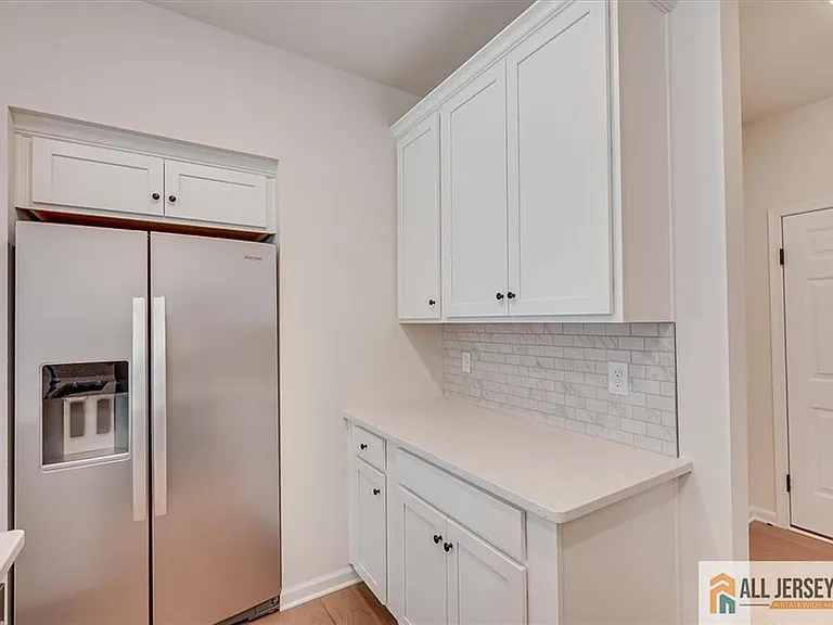 323 Sadie Cir — Photo 15