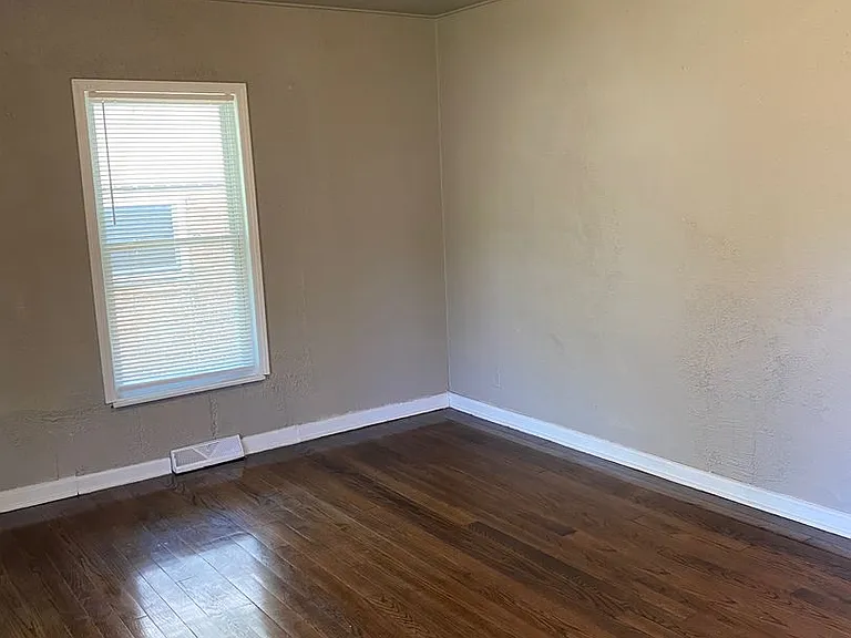 252 Roosevelt St — Photo 10