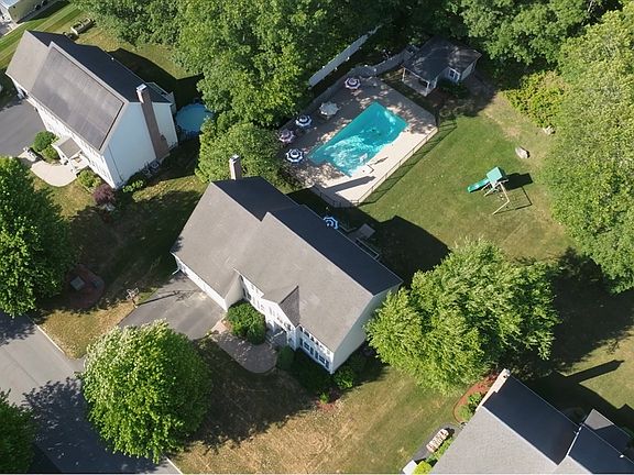 2nd image of 13 Paddock Dr