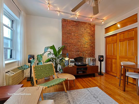 2nd image of 114 Lafayette Ave #4B
