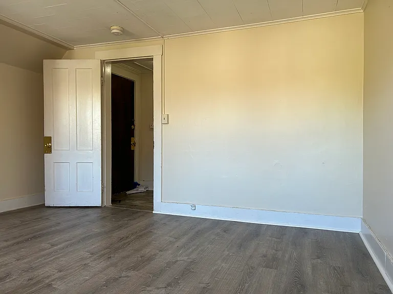 201 Roxbury St #3 — Photo 8