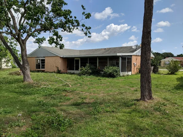 1248 Dawn St NE, Palm Bay, FL 32905