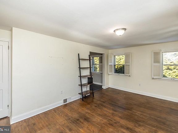 5th image of 36 Fairview Rd