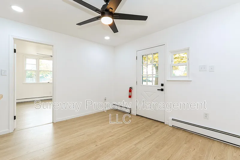 2 bed, 1.0 bath, 702 sqft, $1,700 — Photo 4