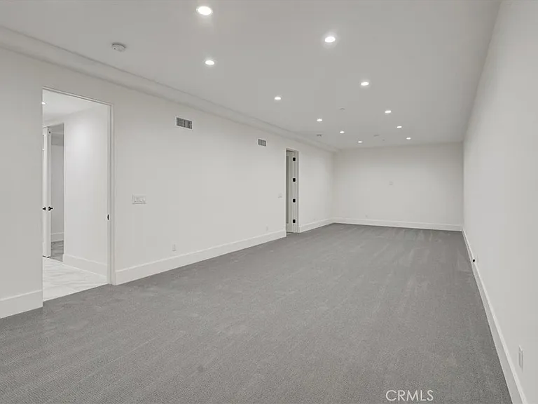 5520 Woodlake Ave — Photo 24