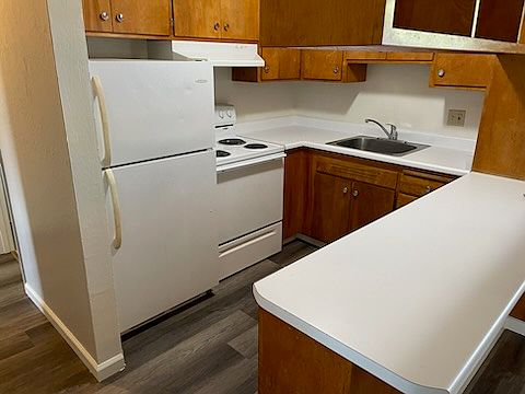 2nd image of 2755 Ventura Ave #1B-1Ba