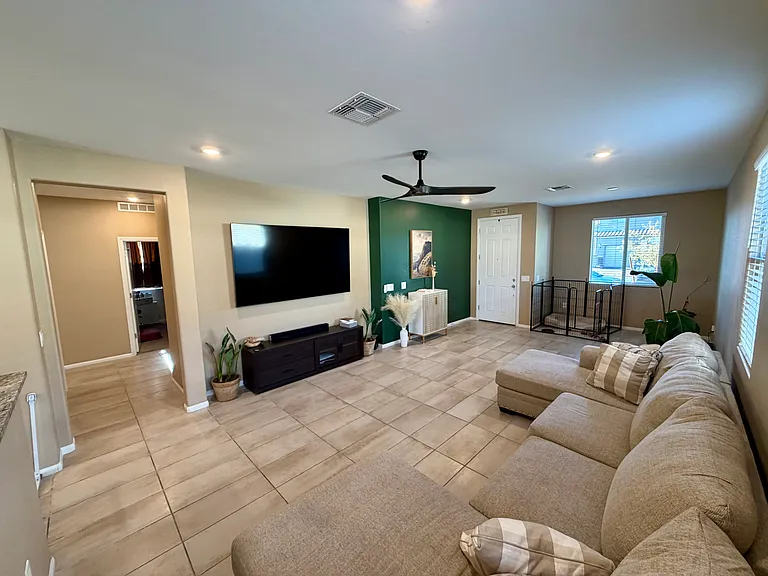 2623 Stanhurst Ave — Photo 4