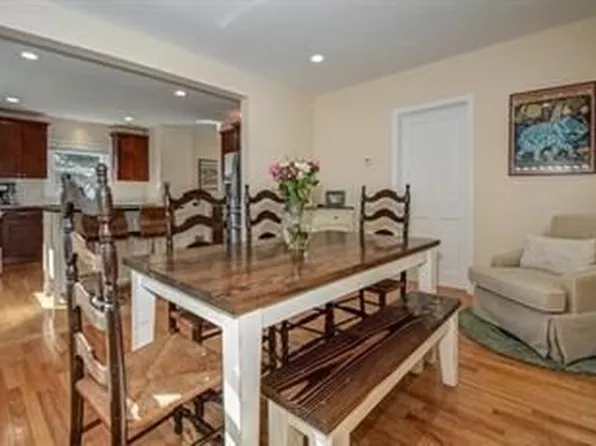 30 Beecher Pl #1, Newton Center, MA 02459