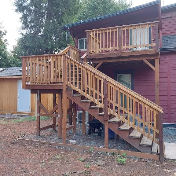 544 NW C St #B — Photo 3
