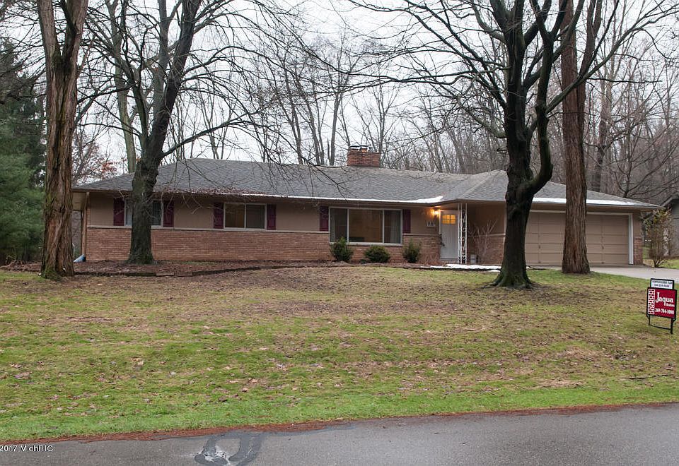 1st image of 462 E Hamilton Ln