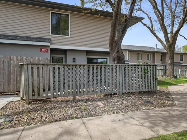 1115 Landmark Trl S, Hopkins, MN 55343
