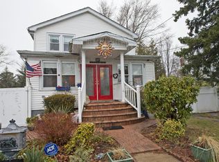 75 Huron Dr, Bay Shore, NY 11706