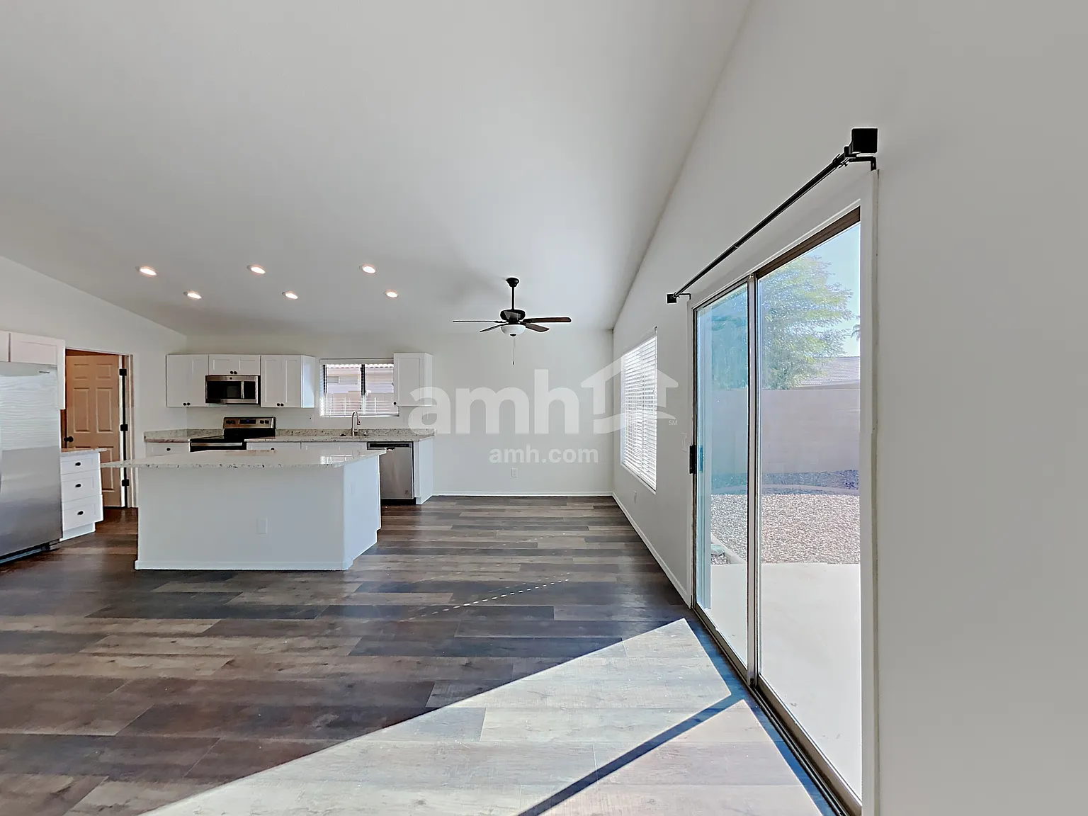 4 bed, 2.0 bath, 1888 sqft, $2,440 — Photo 4
