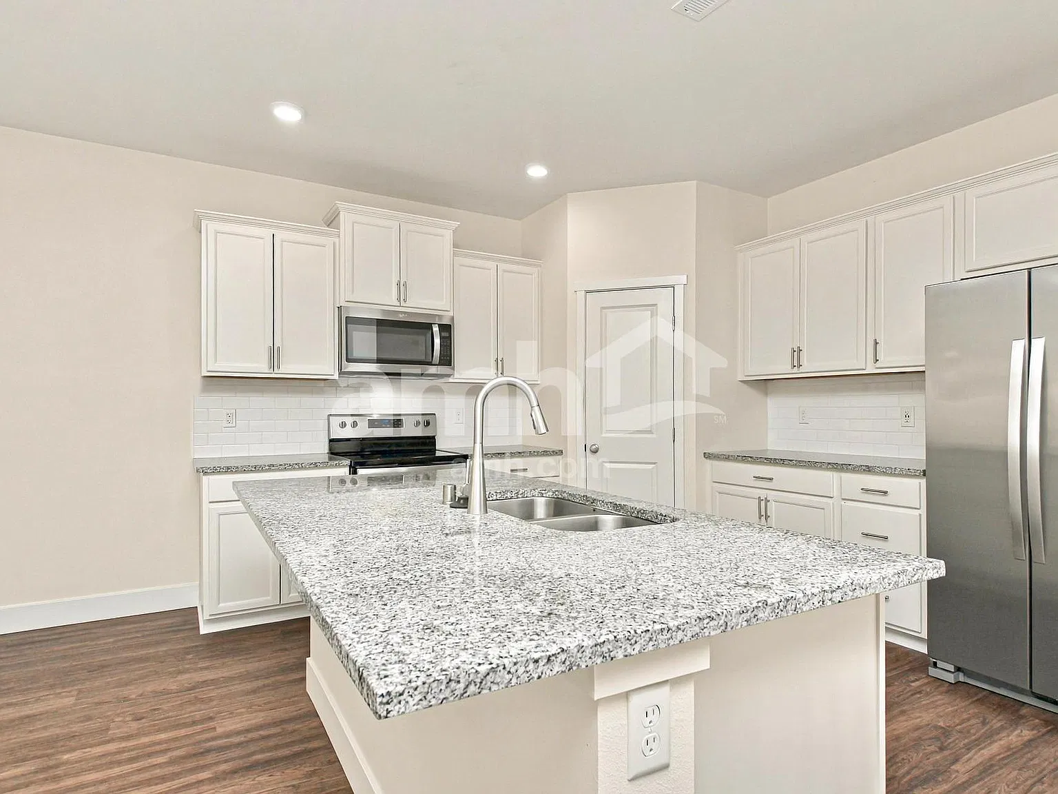 4 bed, 2.5 bath, 1908 sqft, $3,075 — Photo 3