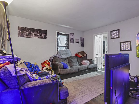 4th image of 839-841 S Ogden Ave