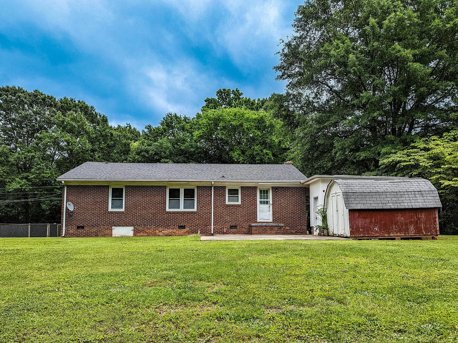 3 bed, 1324 sqft, $1,799 — Photo 4