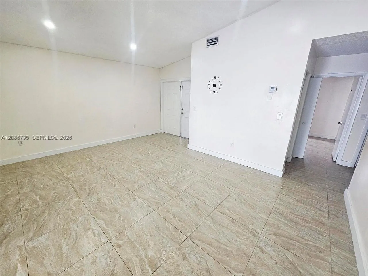 3 bed, 2.0 bath, 1240 sqft, $3,250 — Photo 3