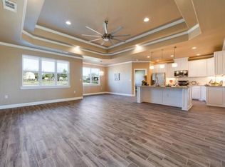 121 Steeplechase Ln, Jarrell, TX 76537