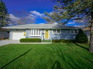 W169N8429 Sheridan Dr, Menomonee Falls, WI 53051