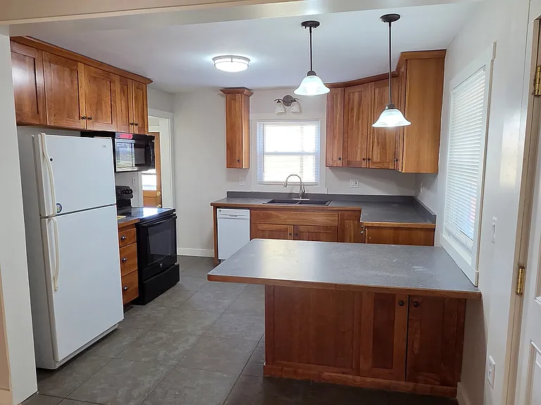 1817 3rd St SW — Photo 2