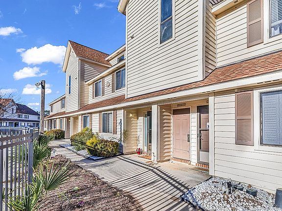 2nd image of 510 Fairwood Lakes Dr. #21-P