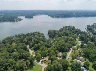 563 Indian Lake Rd, Hendersonville, TN 37075