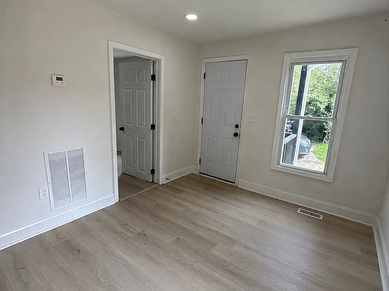 7612 Hackett Ave — Photo 3