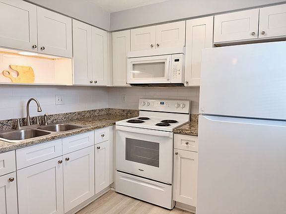 2nd image of 422 New York Ave APT 1