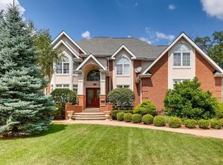 2444 N De Cook Ct, Park Ridge, IL 60068