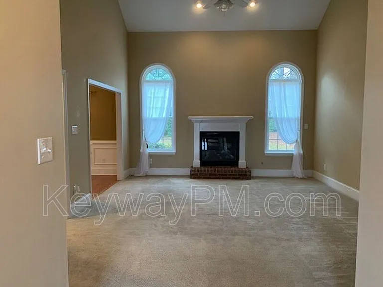 4890 Somerset Dr — Photo 5