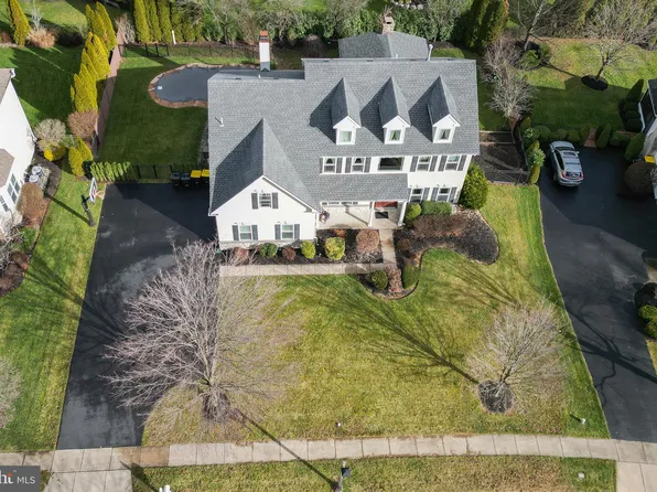 304 Regency Dr, North Wales, PA 19454