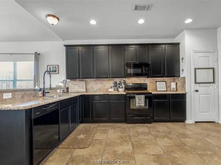 215 Boulder Dr — Photo 2
