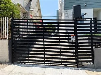 1141 1/2 Irolo St — Photo 17