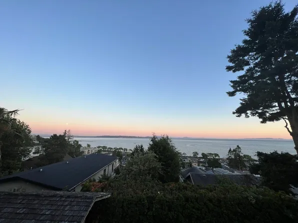 14748 Upper Roper Ave, White Rock, BC V4B 2C9