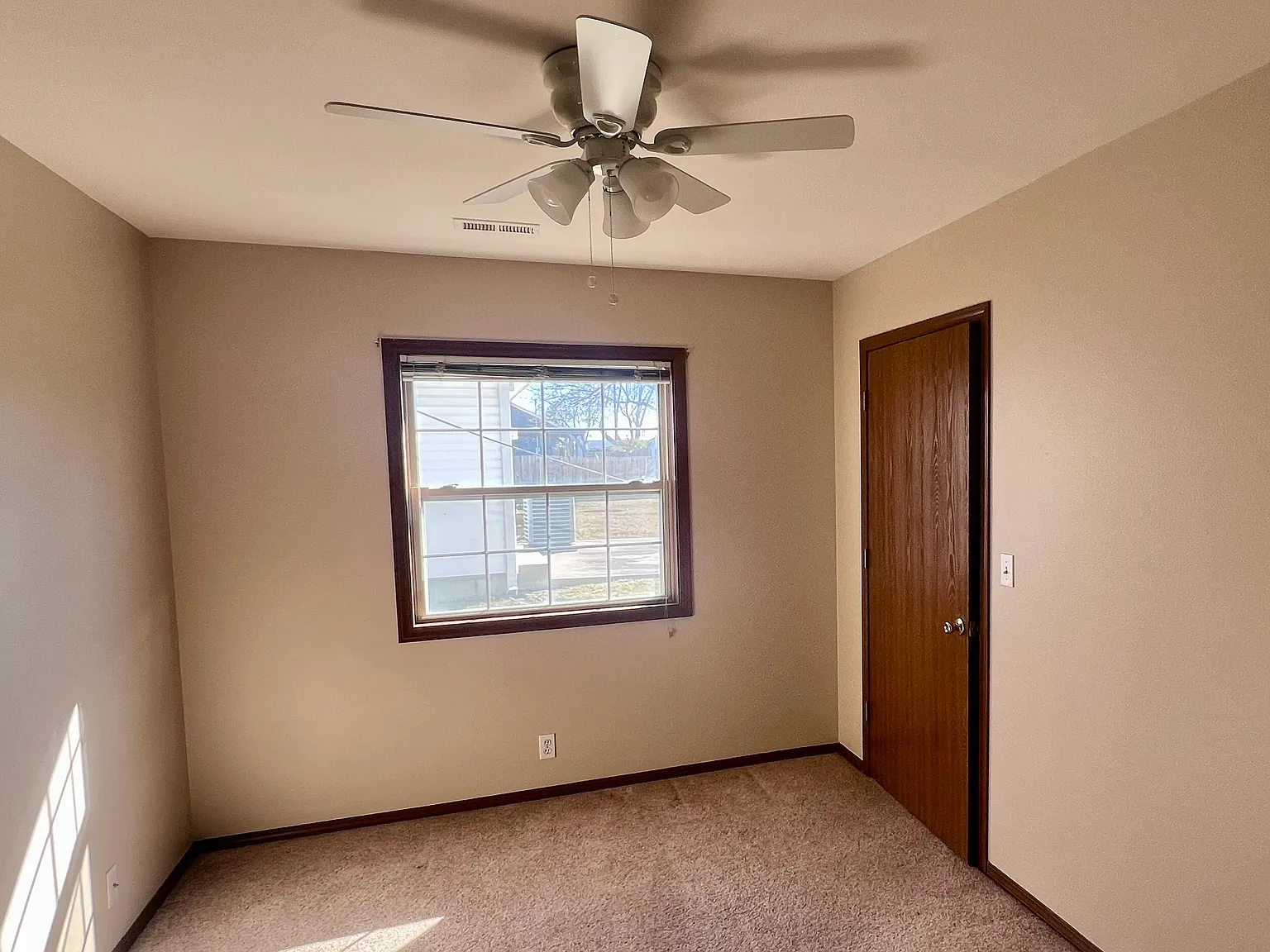 2 bed, 996 sqft, $1,250 — Photo 2