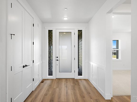 4th image of 15359 Rhodes Ct