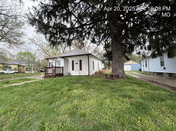 6605 Carnegie St, Saint Joseph, MO 64504