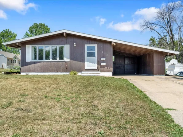 1624 48th St NE, Cedar Rapids, IA 52402