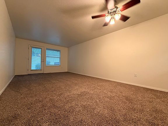 3rd image of 5370 Lakeview Blvd #C1