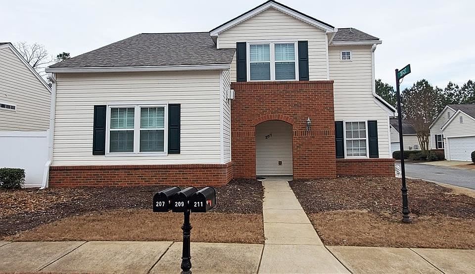 1st image of 207 W Oaks Pl