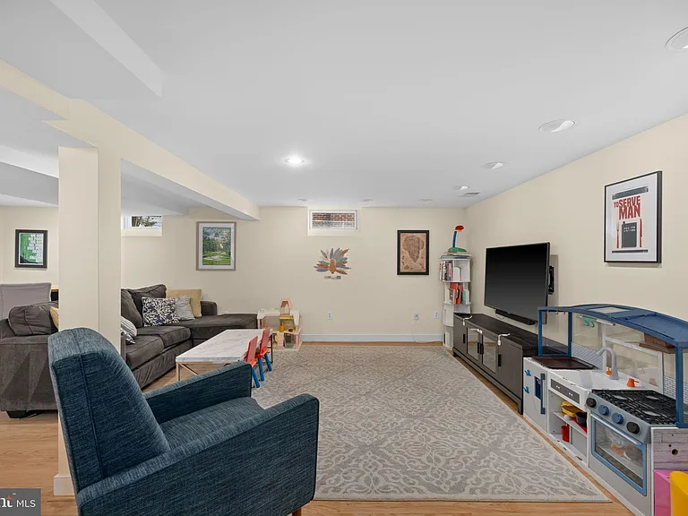 2929 Stuart Dr — Photo 19