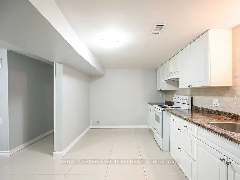 40 Honeywell Dr #BASEMENT — Photo 2