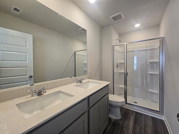 5th image of 702 Taylor Dr #1