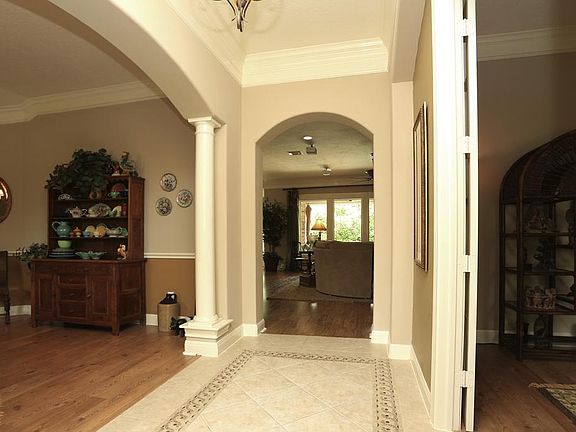 3rd image of 2306 Oak Dr